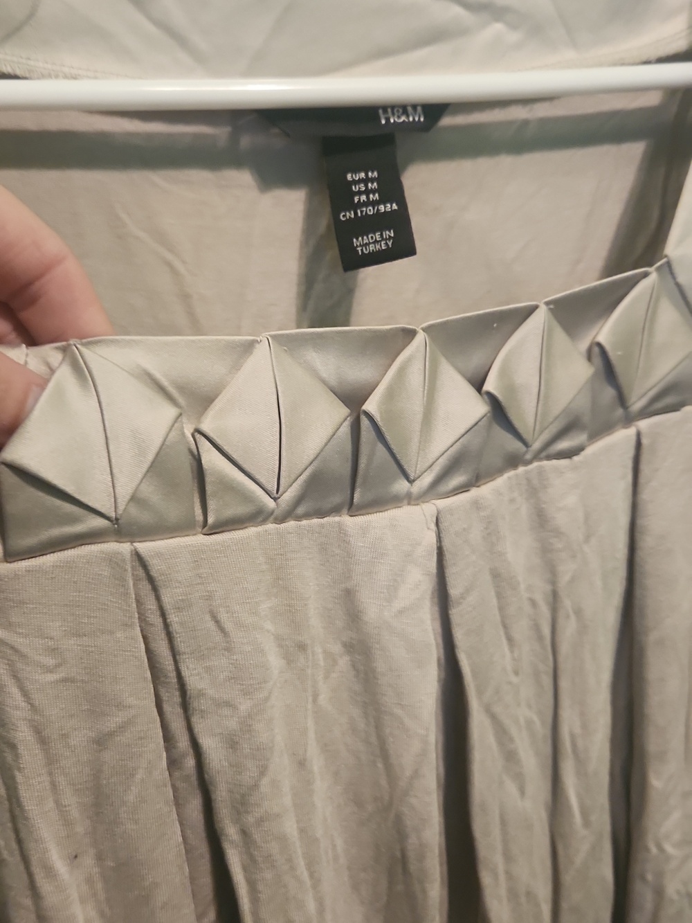 2 Geometric Shape Tops - Picture 3 of 10